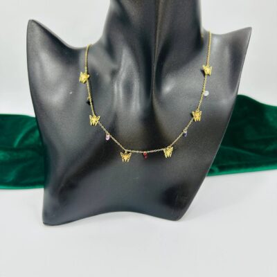 قلادة الفراشة الملونة