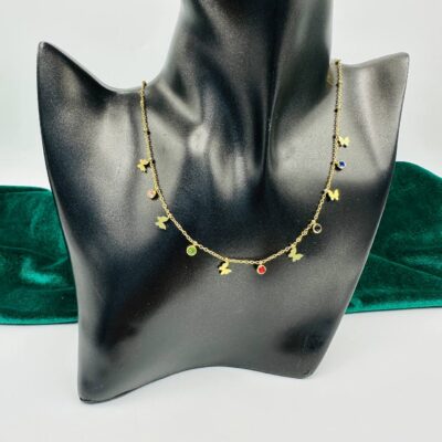 قلادة الفراشة الملونة