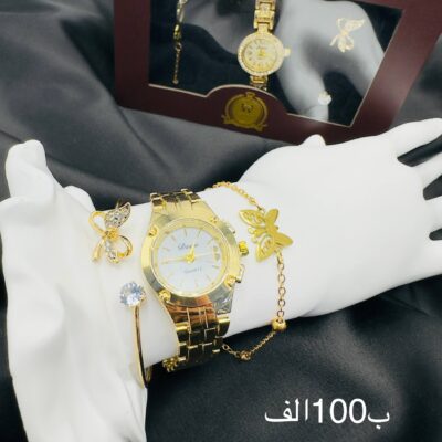 ساعة مع العلبة