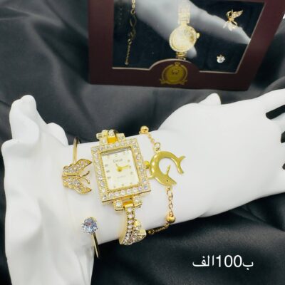 ساعة مع العلبة